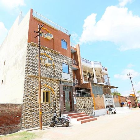 Hotel Oyo 44361 Shri Lajjaram Ashram Vrindāvan Zewnętrze zdjęcie
