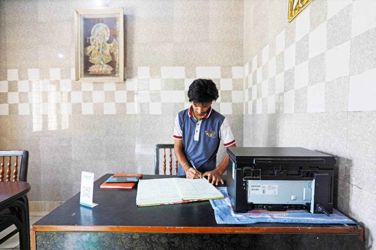 Hotel Oyo 44361 Shri Lajjaram Ashram Vrindāvan Zewnętrze zdjęcie