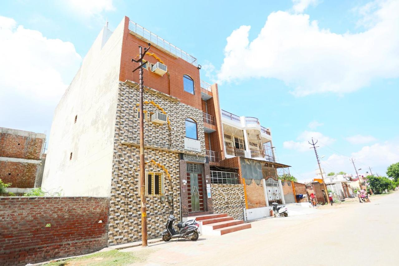Hotel Oyo 44361 Shri Lajjaram Ashram Vrindāvan Zewnętrze zdjęcie